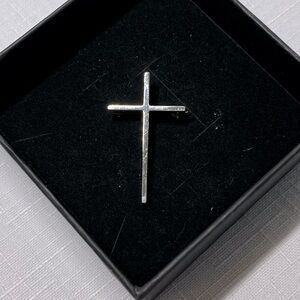 Vintage Silver-tone Cross Brooch.